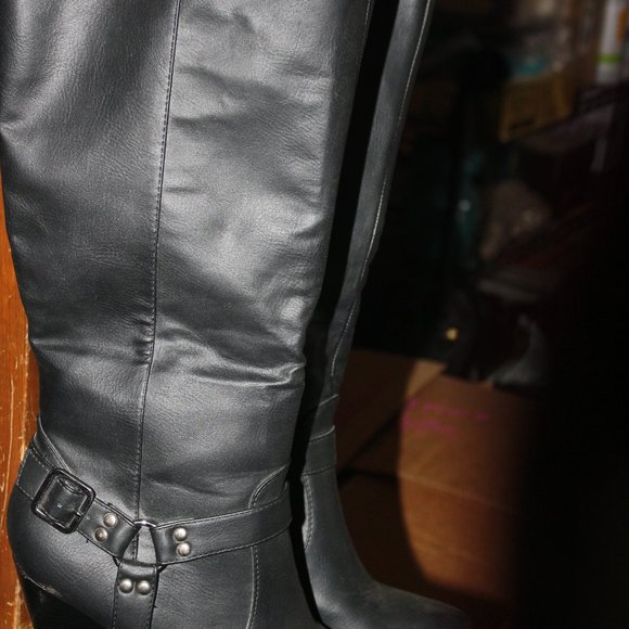 Boots - Picture 3 of 3